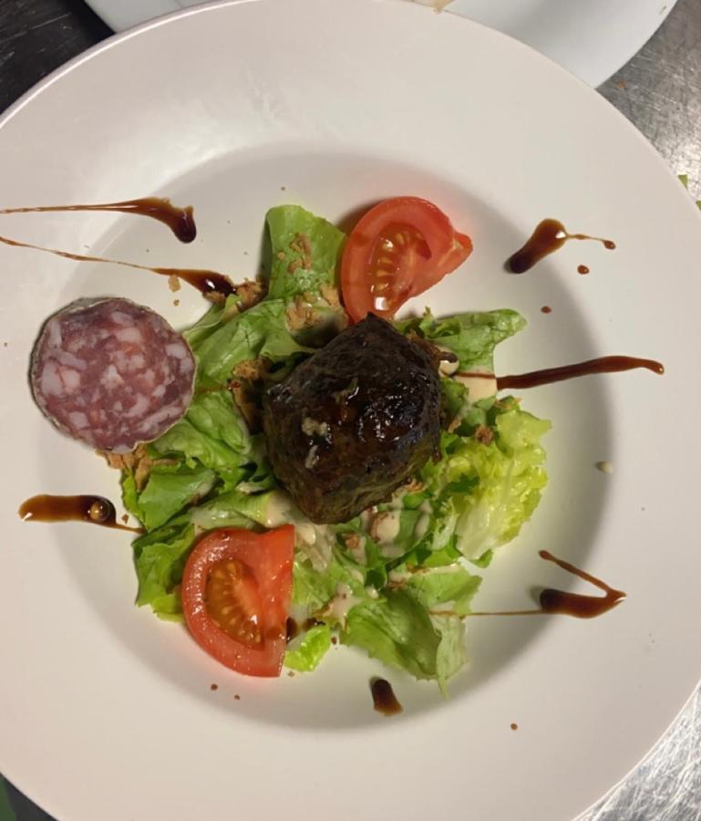 Hotel Restaurant La Renaissance Saint-Cirgues-en-Montagne 外观 照片