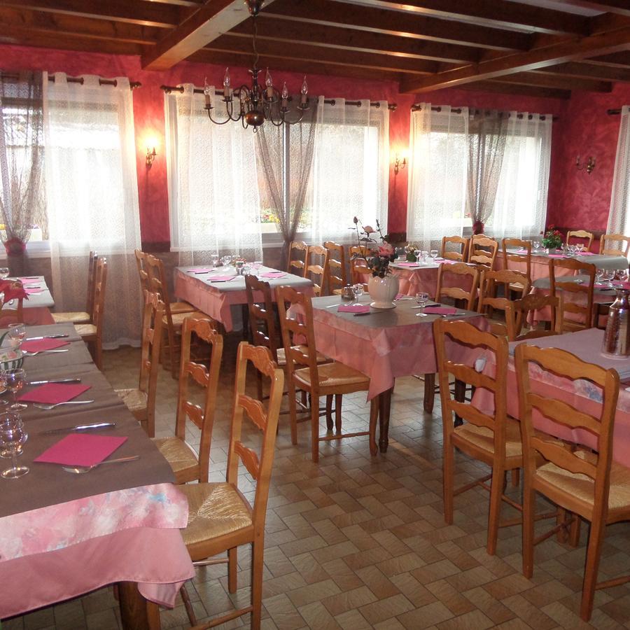 Hotel Restaurant La Renaissance Saint-Cirgues-en-Montagne 外观 照片