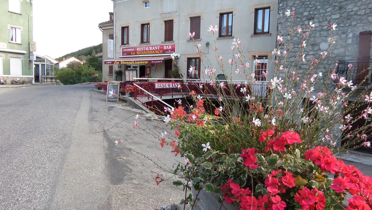 Hotel Restaurant La Renaissance Saint-Cirgues-en-Montagne 外观 照片