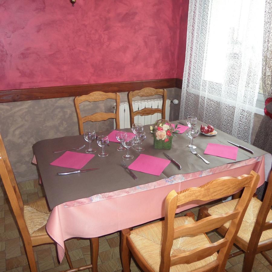Hotel Restaurant La Renaissance Saint-Cirgues-en-Montagne 外观 照片