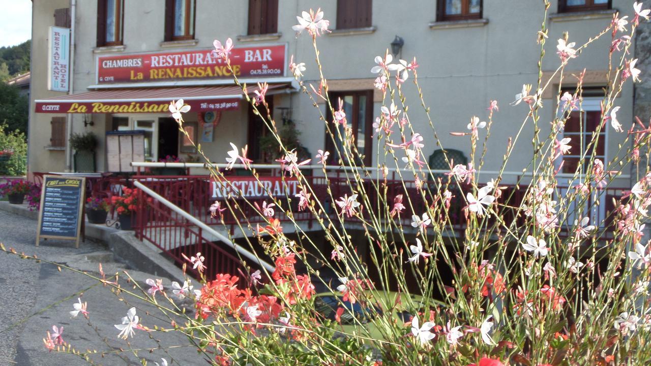 Hotel Restaurant La Renaissance Saint-Cirgues-en-Montagne 外观 照片